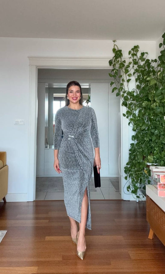 SİMLİ BEL BAĞLAMALI ŞIK MİDİ ELBİSE – SİLVER