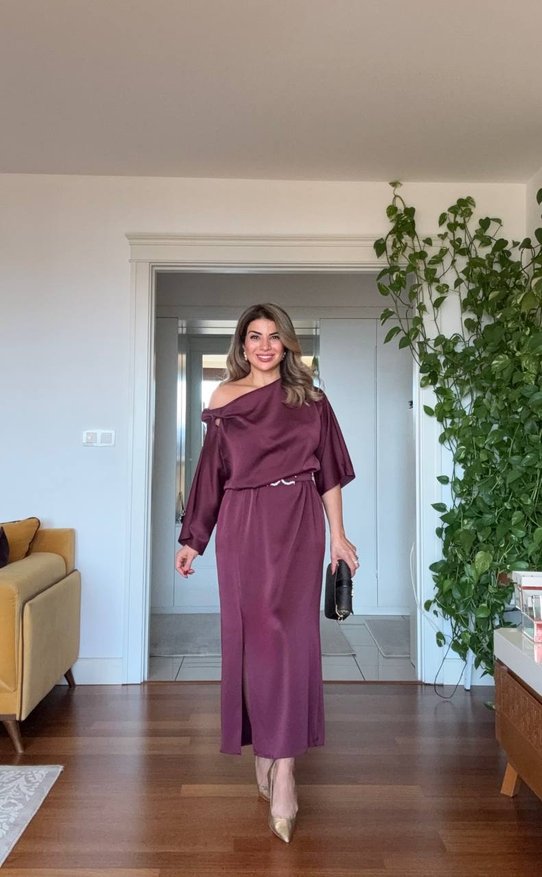 SATEN ASİMETRİK YAKA DRAPE ELBİSE – MÜRDÜM