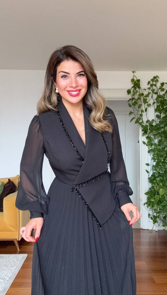 KOLU TÜL TAŞ DETAYLI PLİSELİ ELBİSE - SİYAH