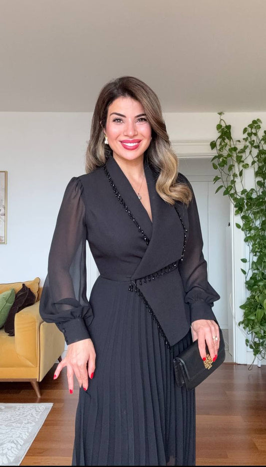 KOLU TÜL TAŞ DETAYLI PLİSELİ ELBİSE - SİYAH