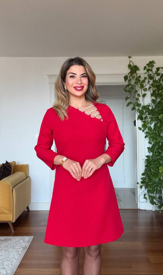 ASİMETRİK YAKA TAŞ DETAYLI ELBİSE KIRMIZI