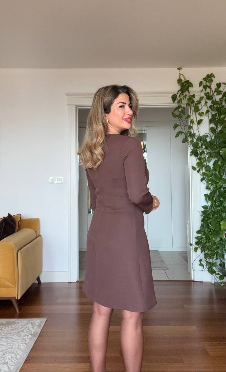 ASİMETRİK YAKA TAŞ DETAYLI ELBİSE - KAHVERENGİ