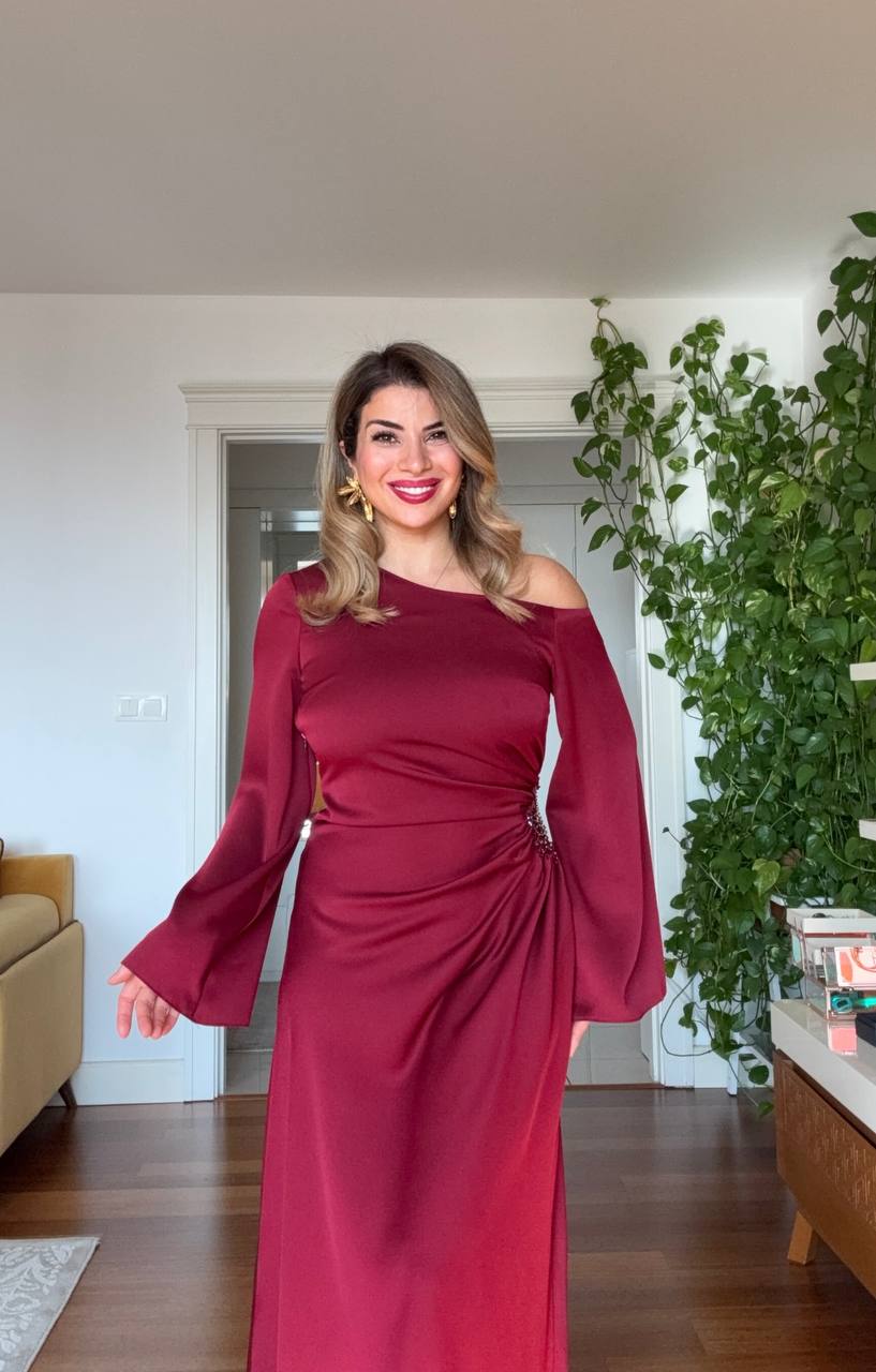 TEK OMUZ DETAYLI TAŞ İŞLEMELİ SATEN ELBİSE - BORDO
