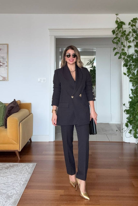 GOLD DÜĞME DETAYLI OVERSIZE TAKIM – SİYAH