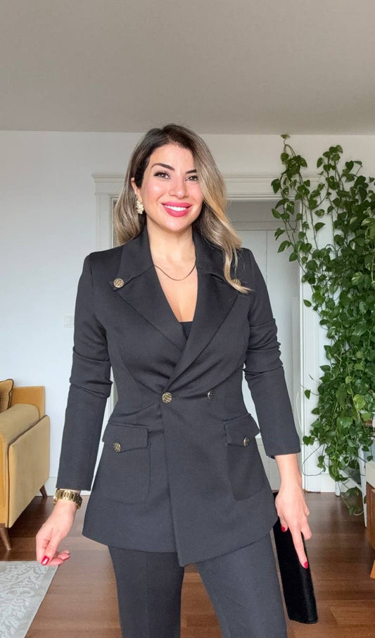 GOLD DÜĞME DETAYLI SİYAH KRUVAZE CEKETLİ TAKIM – SİYAH