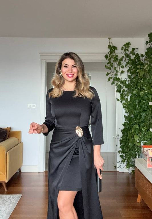 DRAPELİ YÜKSEL BEL DETAYLI SATEEN MAKSİ ELBİSE – SİYAH