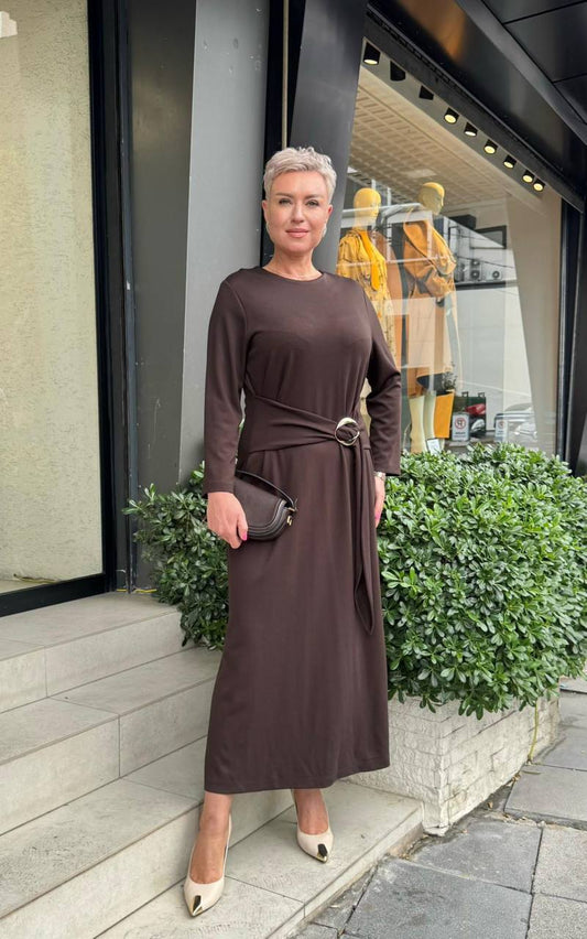 HALKA KEMER DETAYLI BASIC ŞIK MİDİ ELBİSE – KAHVE (Büyük Beden)