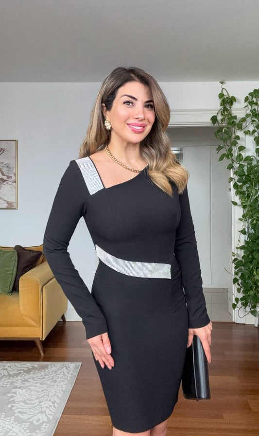 ASİMETRİK YAKA TAŞ DETAYLI ŞIK ELBİSE – SİYAH