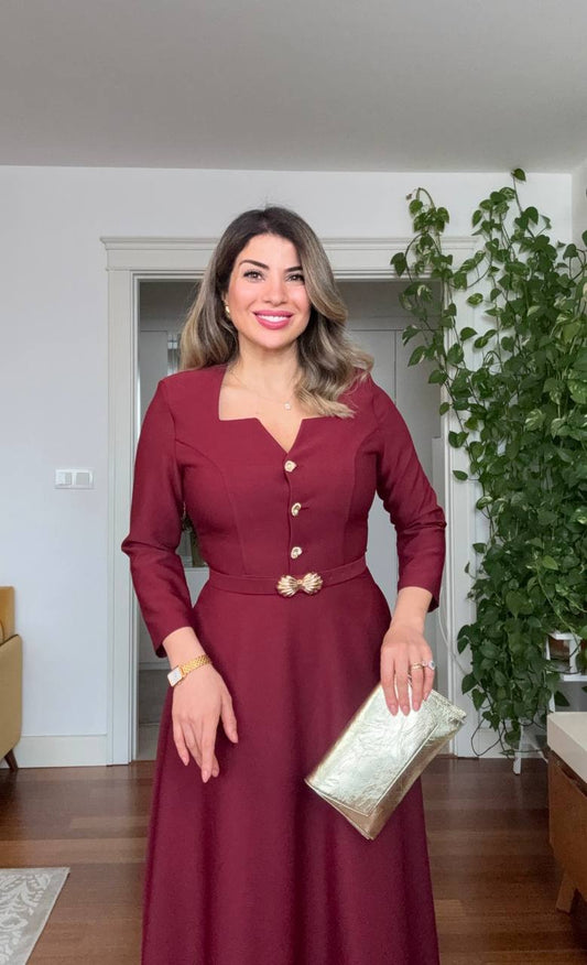 GOLD DÜĞME VE KEMER DETAYLI MİDİ ELBİSE – BORDO