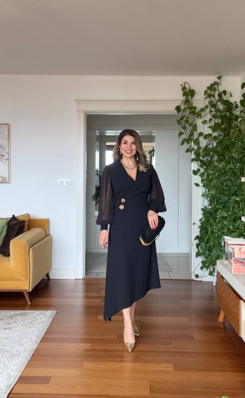 GOLD DÜĞME DETAYLI ŞİFON KOL ASİMETRİK KESİM ŞIK ELBİSE – SİYAH