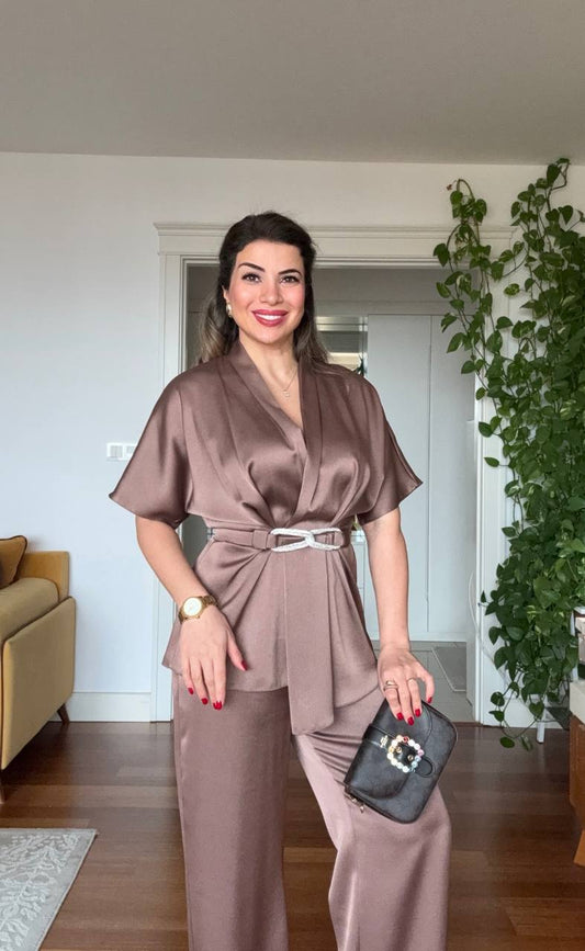 KRUVAZE BAĞLAMA DETAYLI SATEN İKİLİ TAKIM - MOKA KAHVE