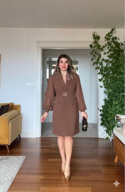ÇİÇEK APLİKELİ ŞİFON KOL BLAZER ELBİSE – KAHVE