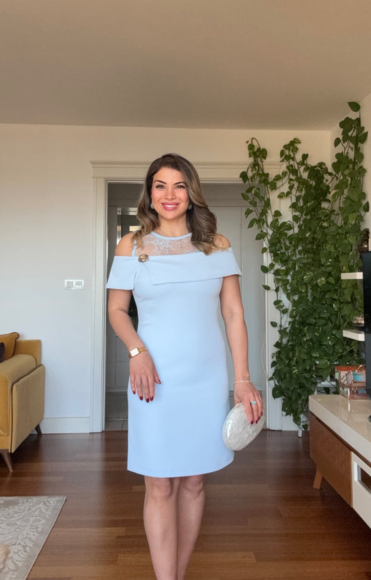 DANTEL DETAYLI MADONNA YAKA MİDİ ELBİSE- MAVİ