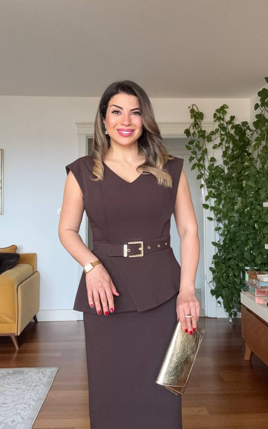 BÜYÜK TOKALI KEMER DETAYLI PEPLUM ELBİSE - KAHVE