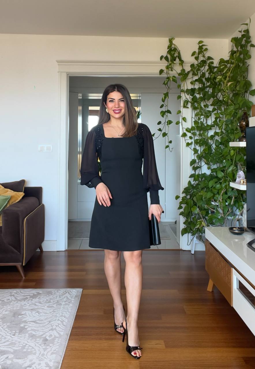 OMUZU TAŞ DETAYLI ELBİSE - SİYAH