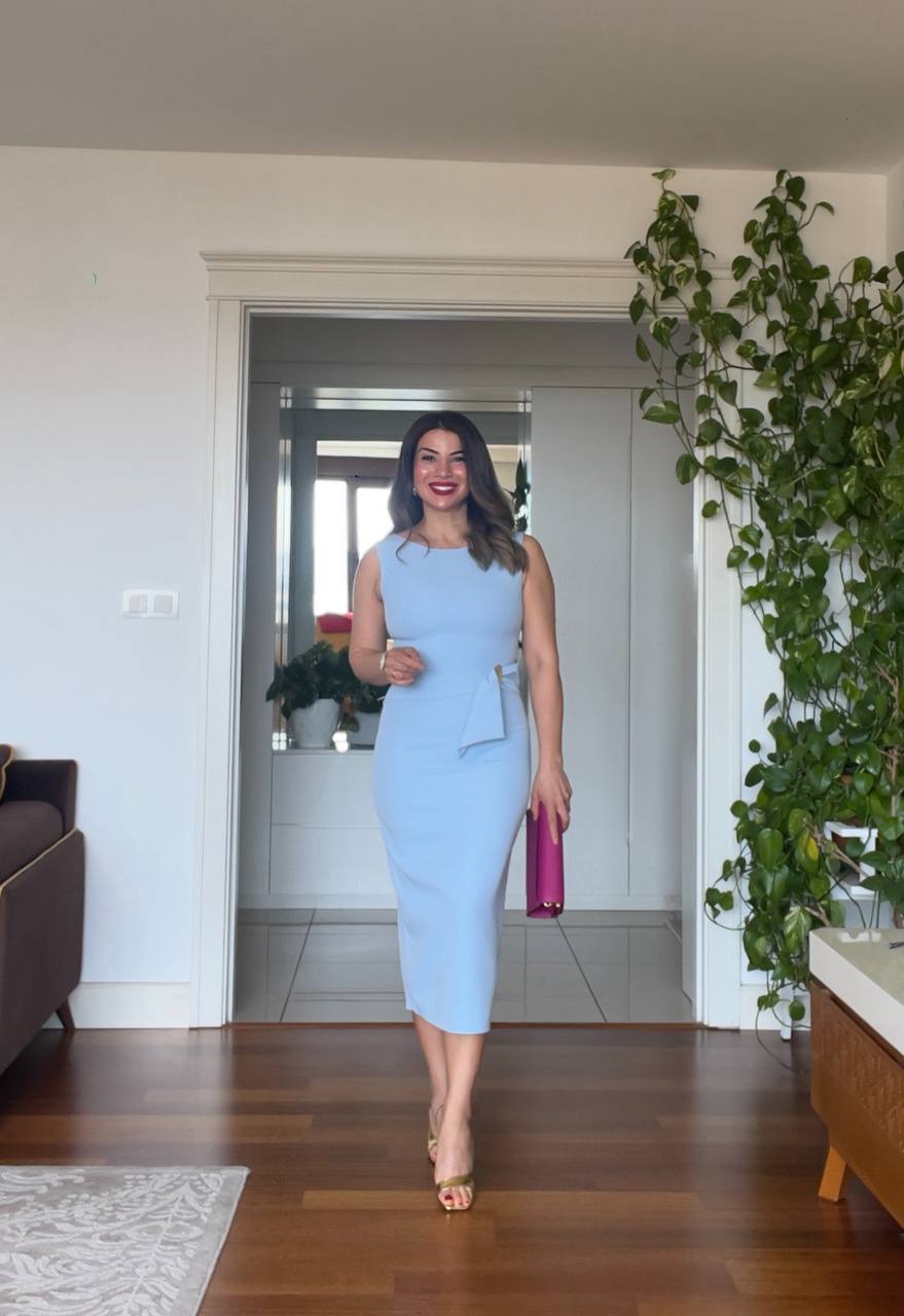 ZARİF KUŞAK DETAYLI MİDİ KALEM ELBİSE - BEBE MAVİ