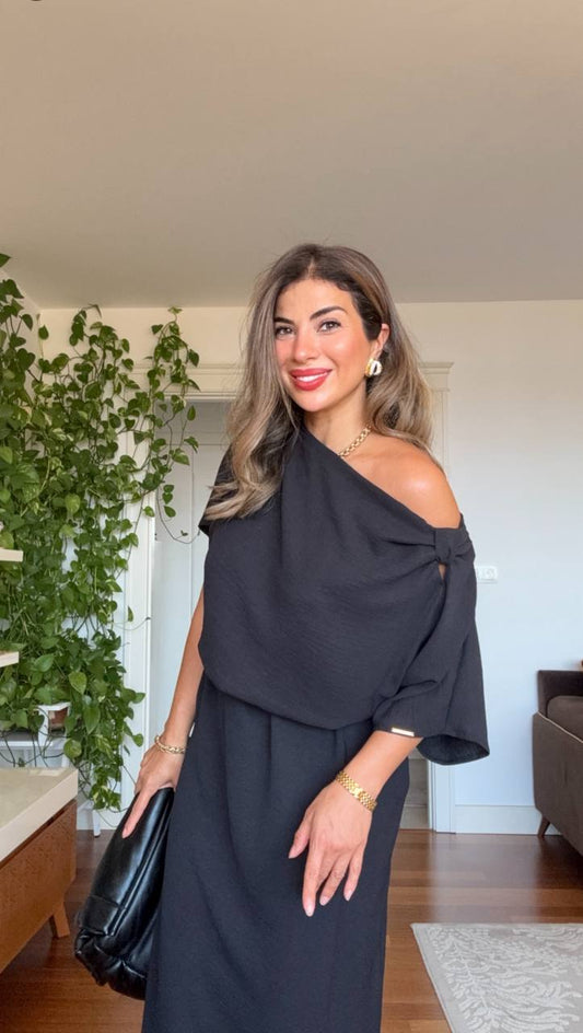 ASİMETRİK OMUZ DETAYLI MAKSİ ELBİSE – SİYAH