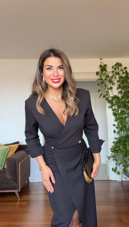 ALTIN DÜĞME DETAYLI KRUVAZE YAKA MİDİ ELBİSE - SİYAH