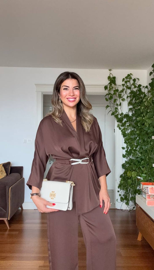 SATEN DOKULU KEMER DETAYLI ŞIK TAKIM - KAHVERENGİ