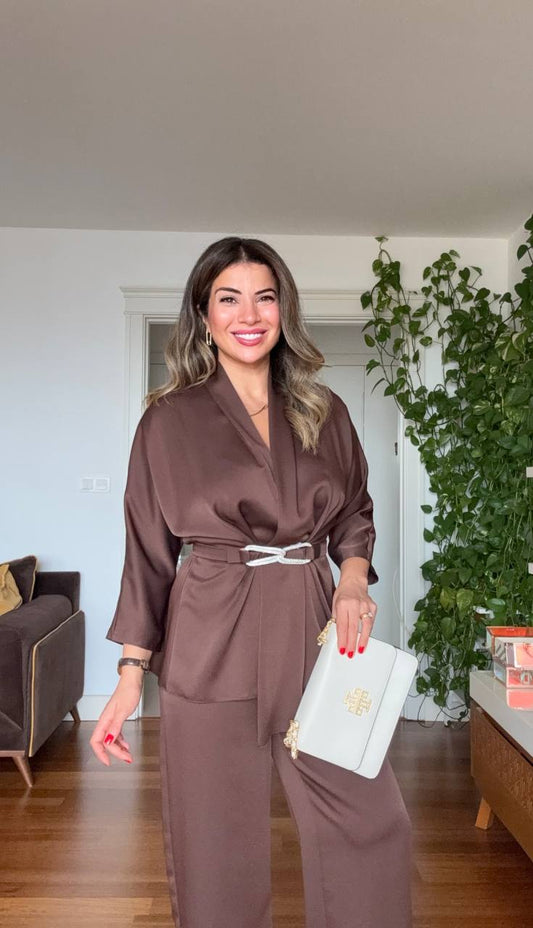 SATEN DOKULU KEMER DETAYLI ŞIK TAKIM - KAHVERENGİ