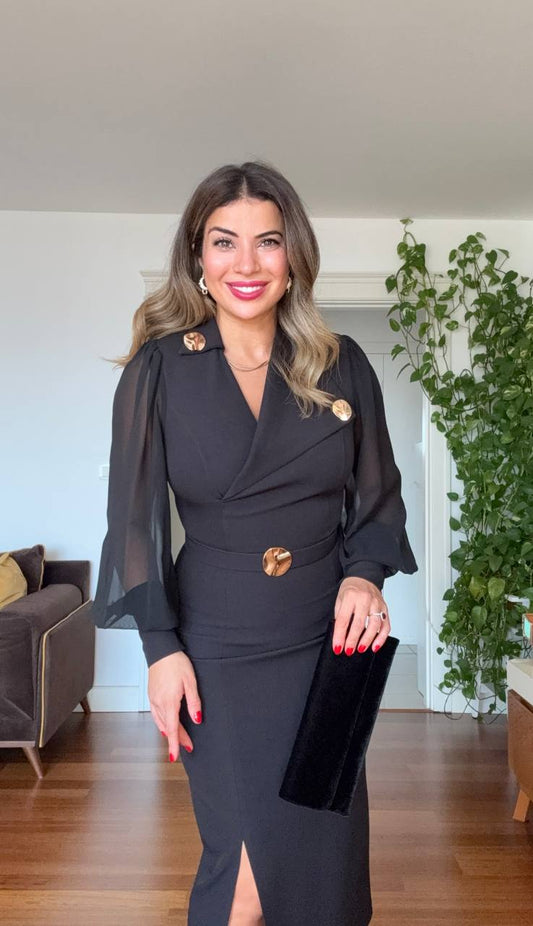 BROŞ DETAYLI ŞİFON KOL KRUVAZE MİDİ ELBİSE – SİYAH