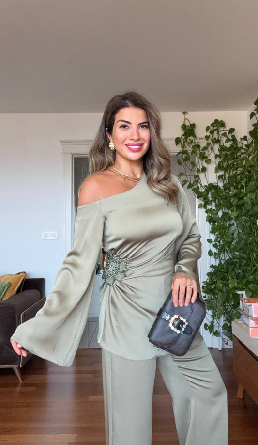 ASİMETRİK TEK OMUZ TAŞ İŞLEMELİ TAKIM – MİNT