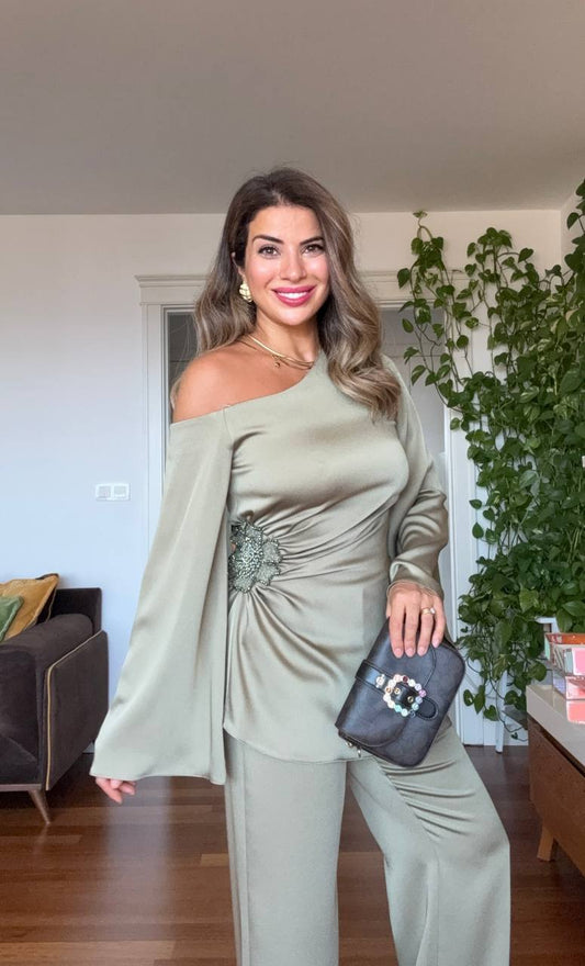 ASİMETRİK TEK OMUZ TAŞ İŞLEMELİ TAKIM – MİNT