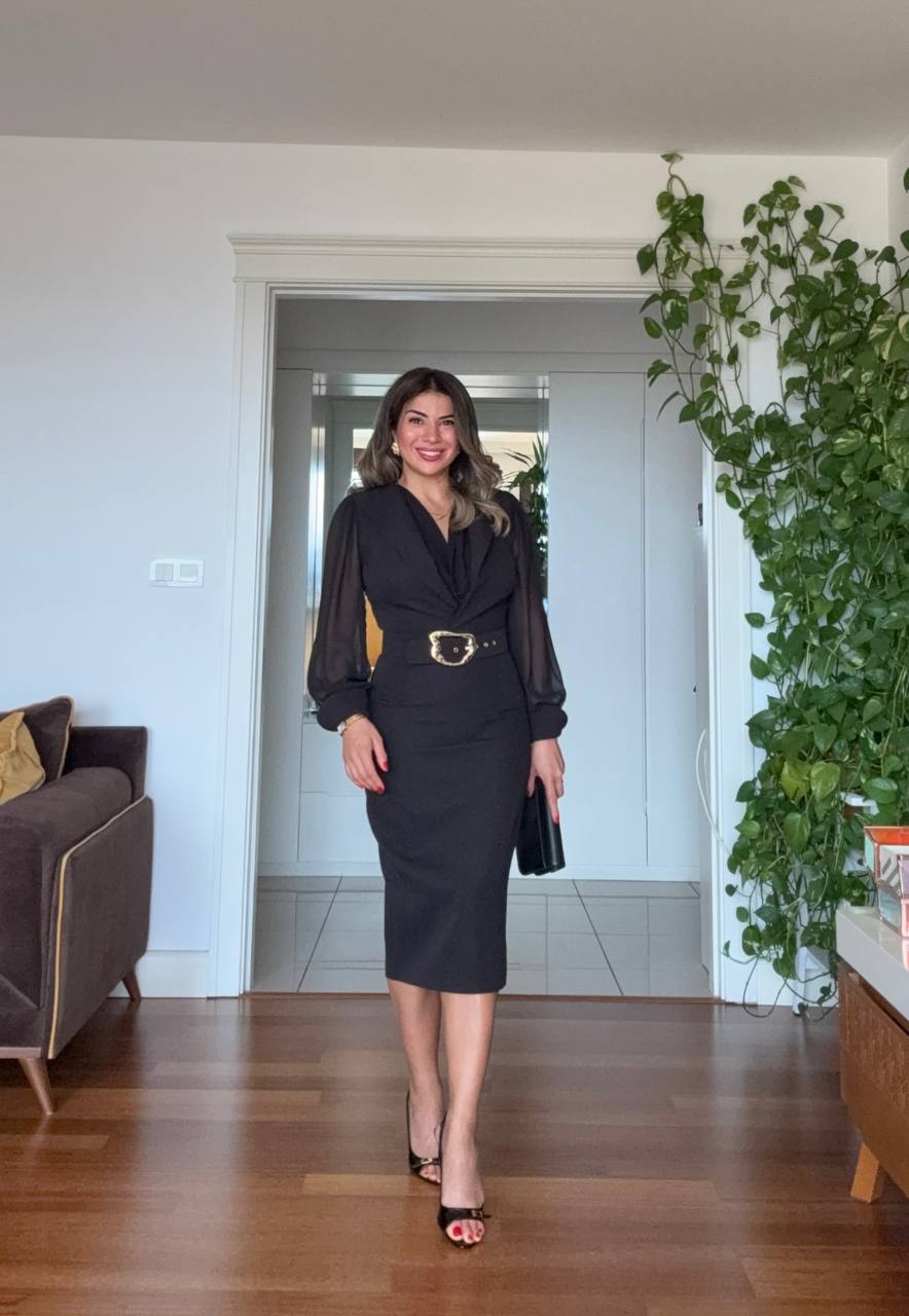 GOLD TOKA DETAYLI KRUVAZE ELBİSE – SİYAH
