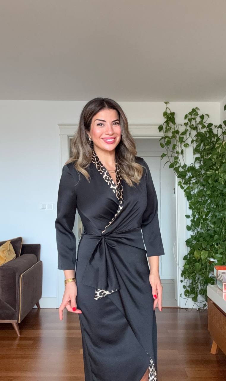LEOPAR DETAYLI KRUVAZE ELBİSE – SİYAH
