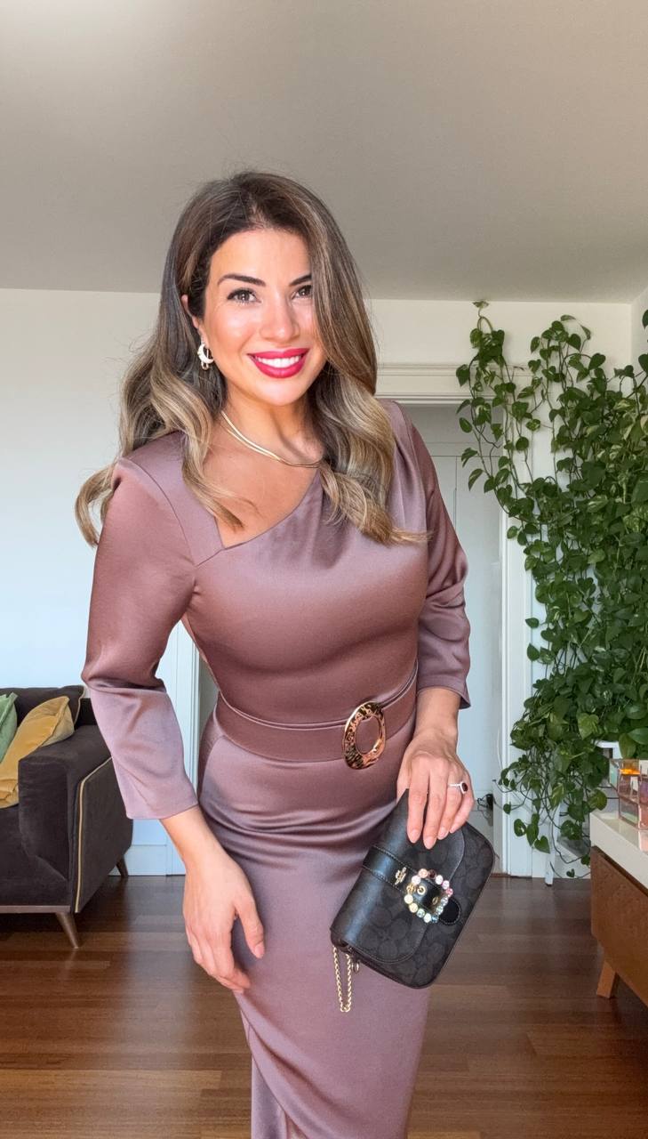 ASİMETRİK YAKA KEMER DETAYLI SATEN MİDİ ELBİSE - GÜL KURUSU