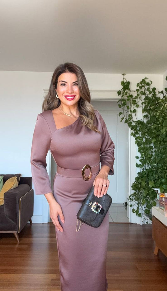 ASİMETRİK YAKA KEMER DETAYLI SATEN MİDİ ELBİSE - GÜL KURUSU