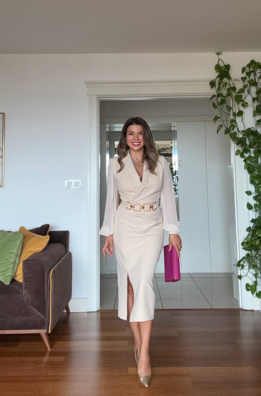 ELEGAN V YAKA BEL KEMER DETAYLI ELBİSE - BEJ