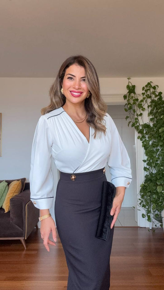 ZARİF V YAKA DÜĞME DETAYLI KALEM ELBİSE – SİYAH & BEYAZ