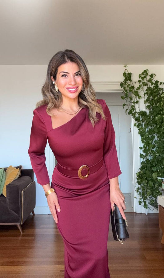 ASİMETRİK YAKA KEMER DETAYLI SATEN MİDİ ELBİSE - BORDO