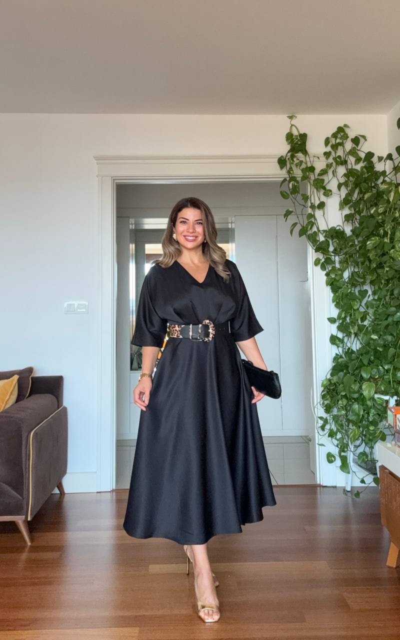 LEOPAR KEMER DETAYLI SATEN ELBİSE – SİYAH