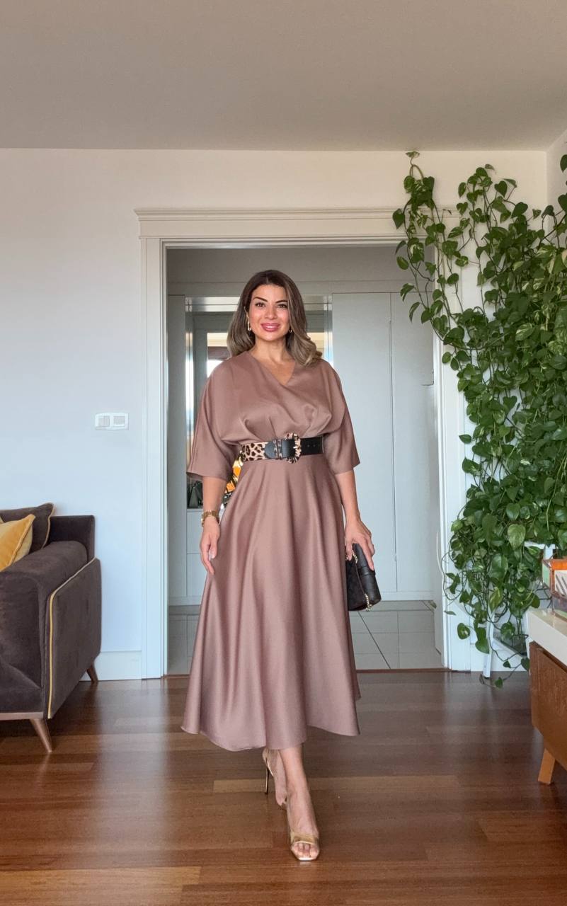 LEOPAR KEMER DETAYLI SATEN ELBİSE – GÜL KURUSU