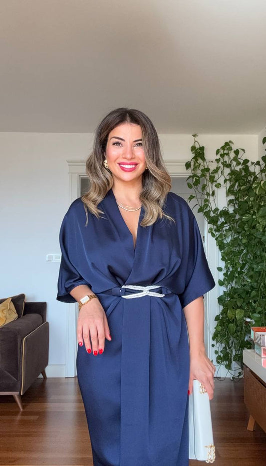 V YAKA KEMER DETAYLI SATEN ELBİSE - LACİVERT
