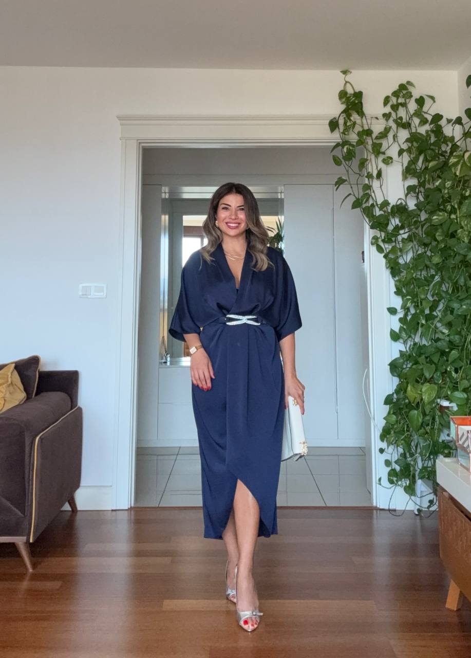 V YAKA KEMER DETAYLI SATEN ELBİSE - LACİVERT