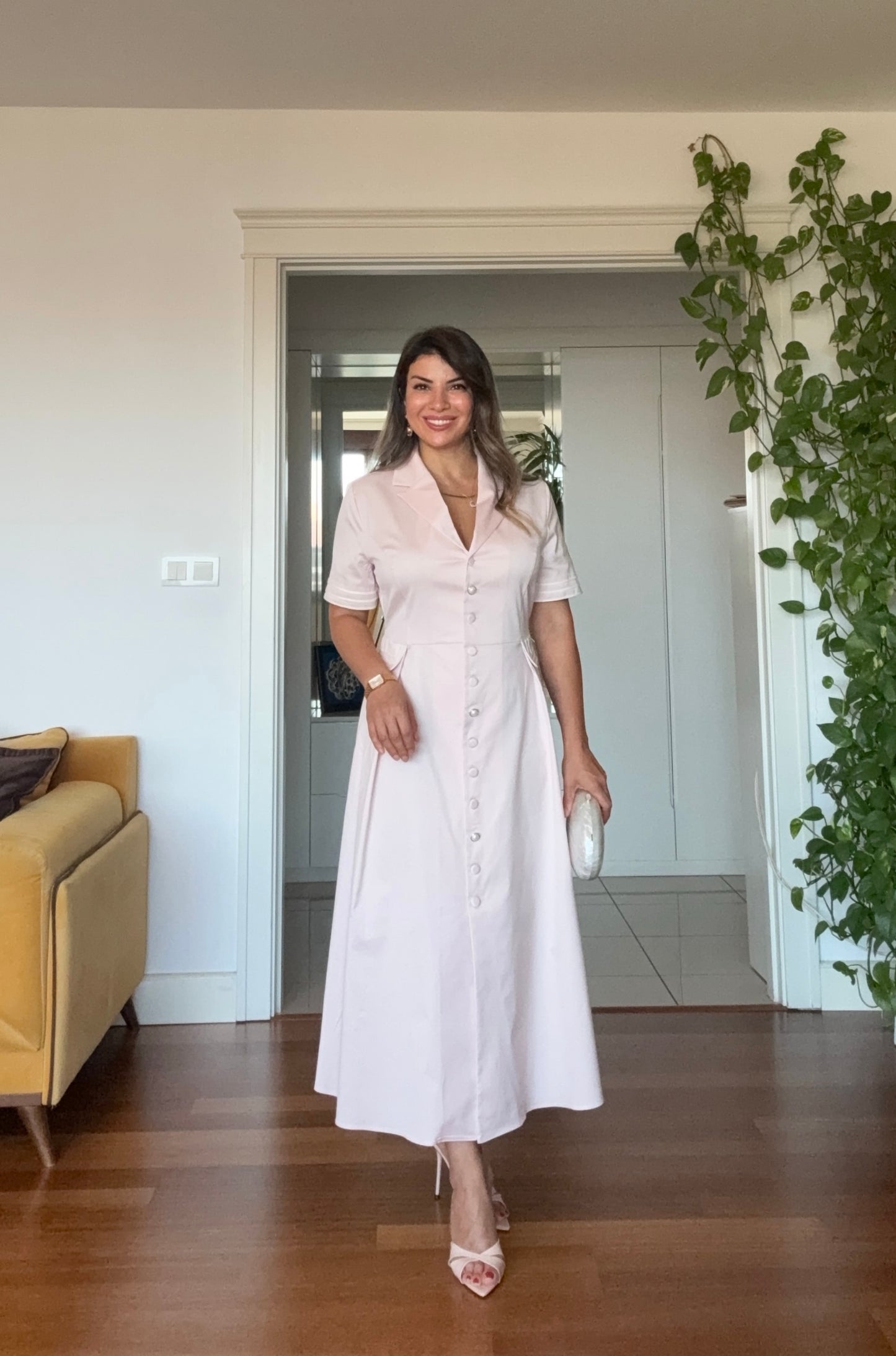 KRUVAZE YAKA İNCİ DÜĞMELI MİDİ ELBISE – PEMBE