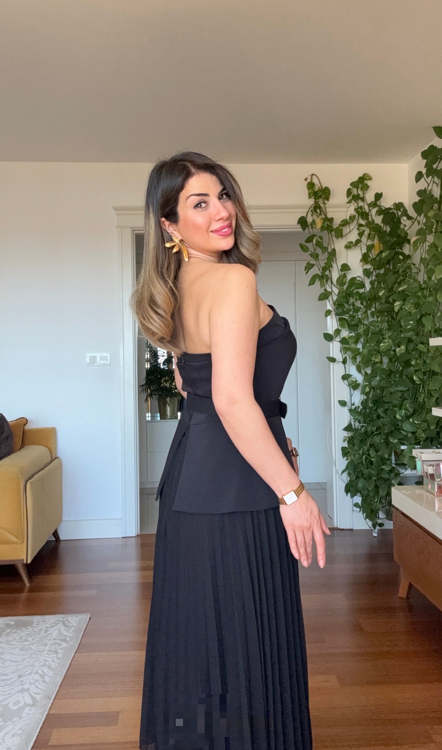 KEMER DETAYLI PİLİSELİ UZUN ABİYE ELBİSE - SİYAH