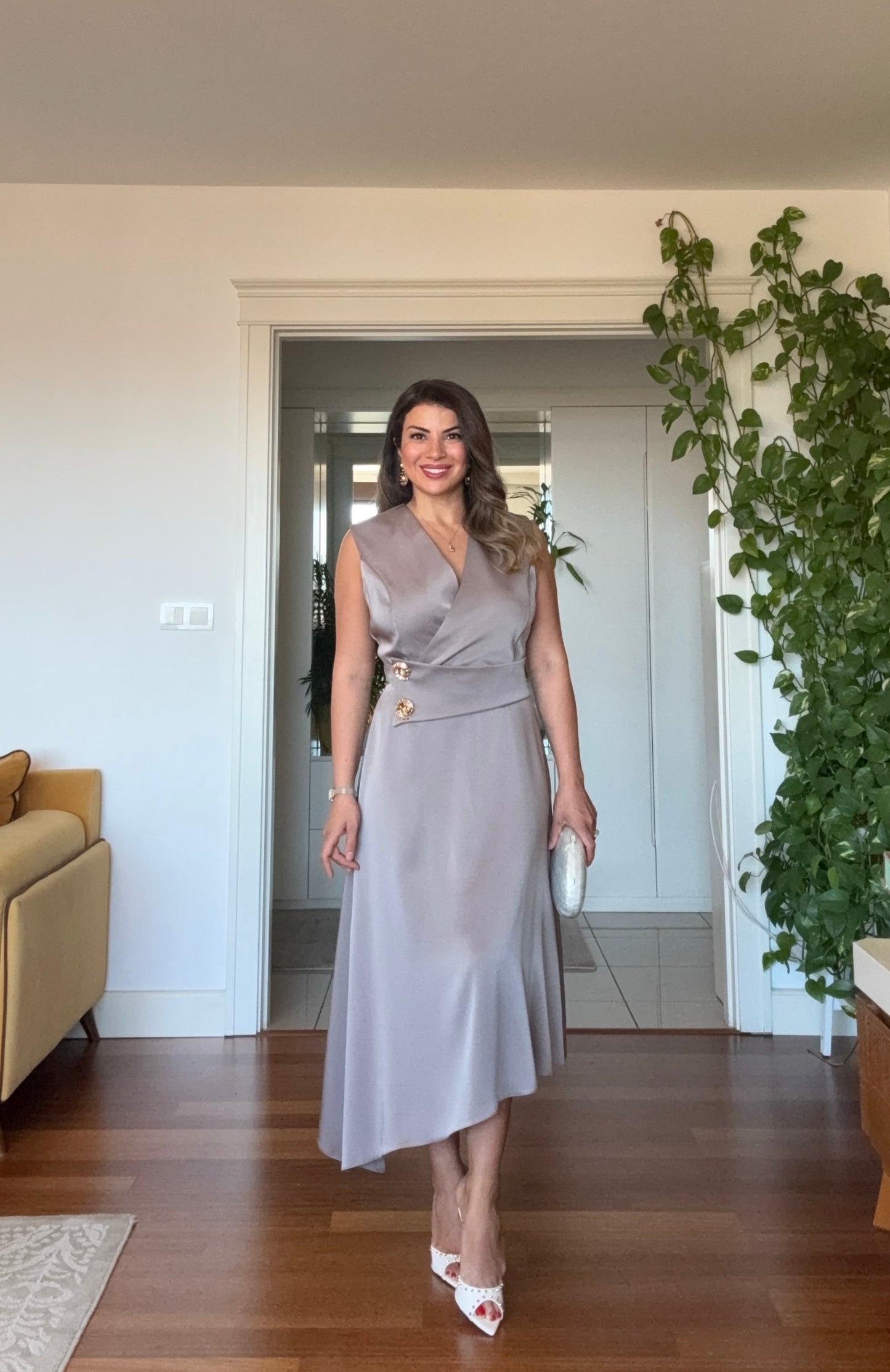 GOLD DÜĞME DETAYLI ELBİSE - VİZON