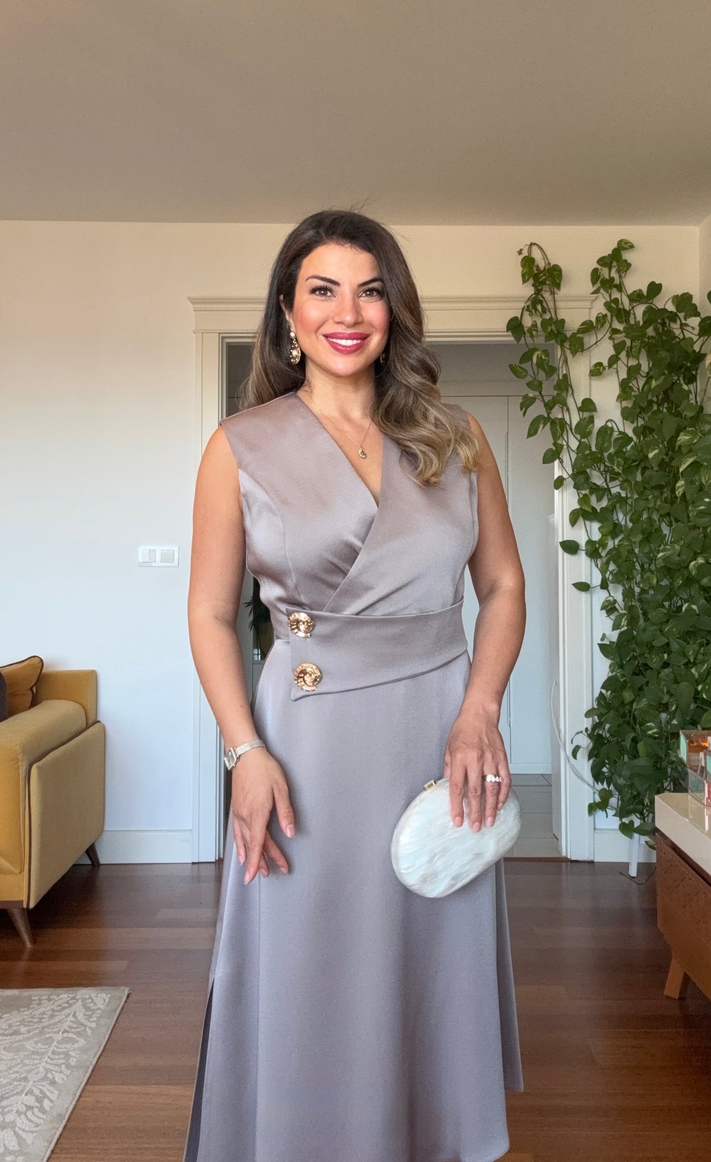 GOLD DÜĞME DETAYLI ELBİSE - VİZON