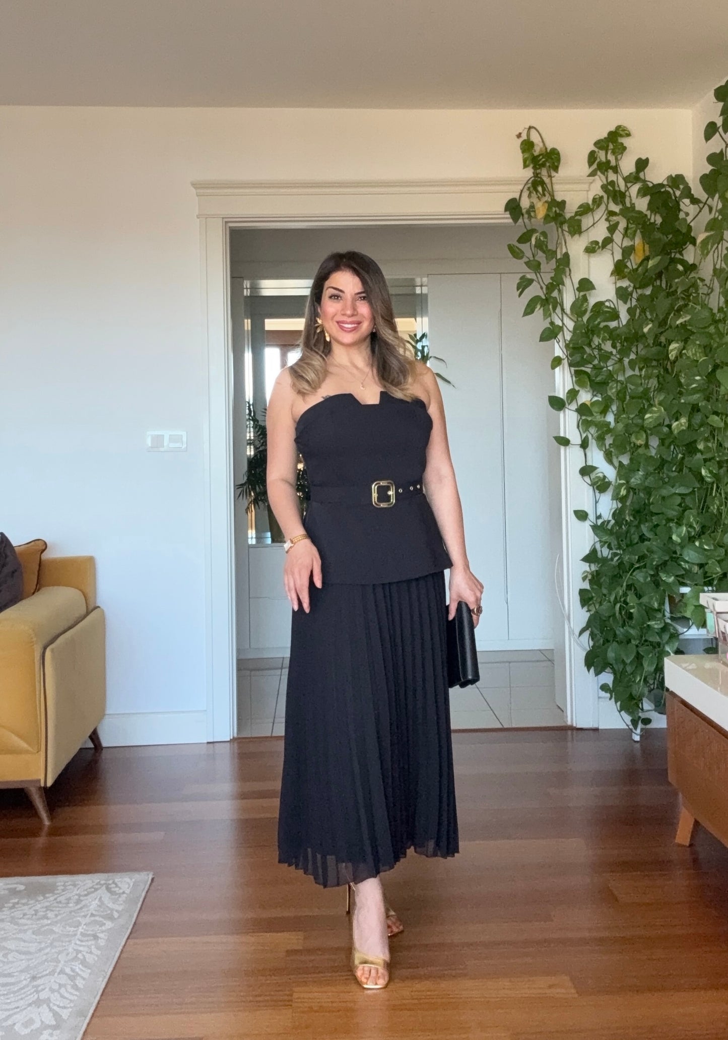 KEMER DETAYLI PİLİSELİ UZUN ABİYE ELBİSE - SİYAH