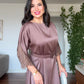 DANTEL DETAYLI KEMERLİ ŞIK MİDİ ELBİSE – MOKA KAHVE