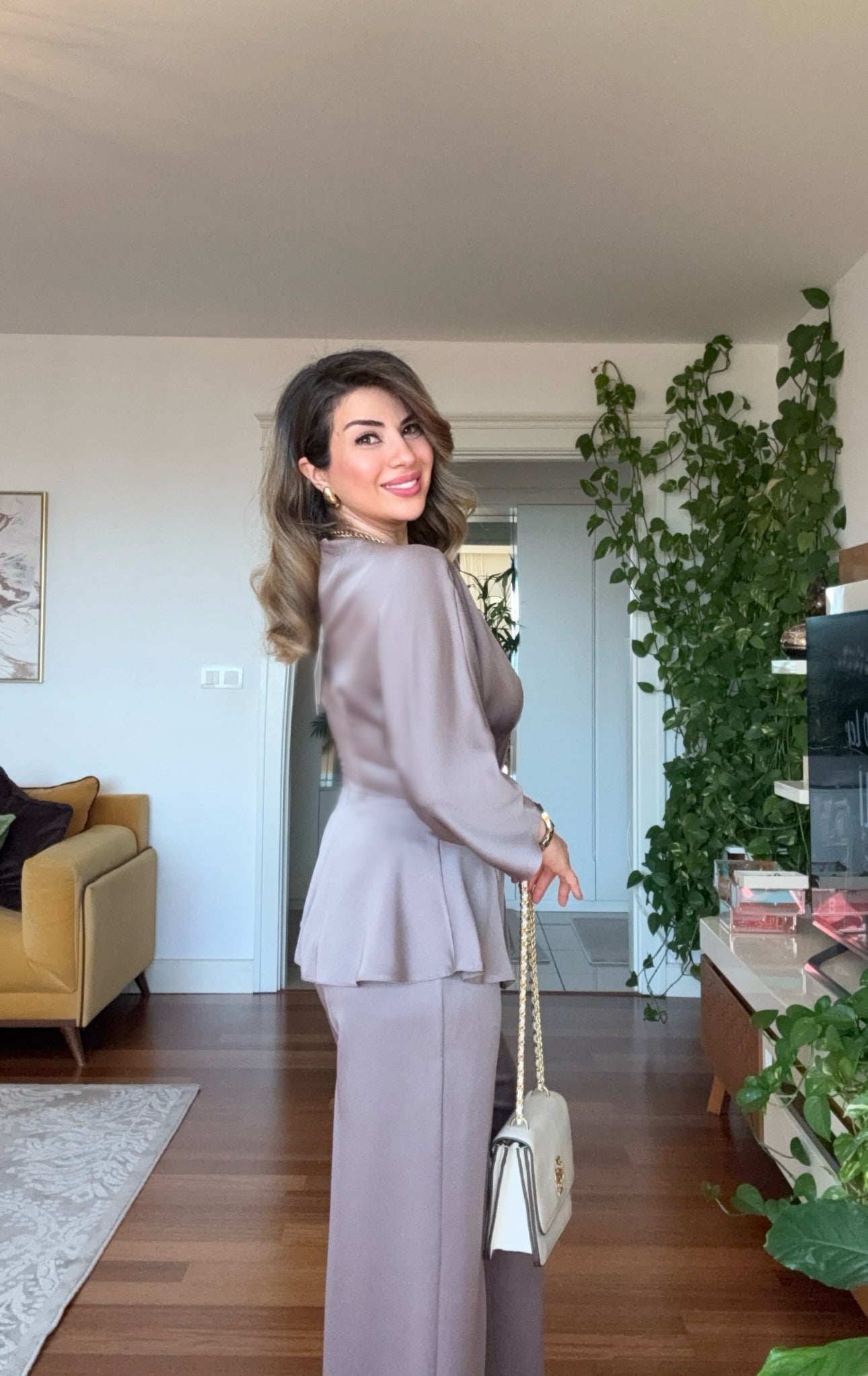 KRUVAZE YAKA ZARİF PEPLUM TAKIM – VİZON
