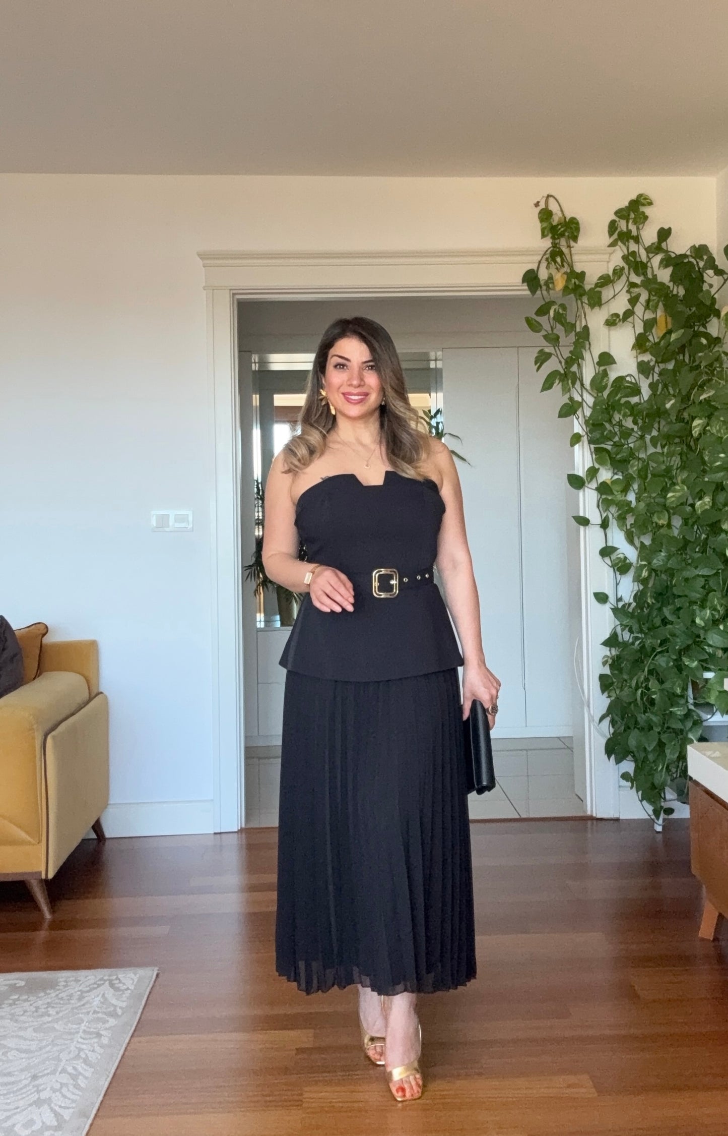 KEMER DETAYLI PİLİSELİ UZUN ABİYE ELBİSE - SİYAH