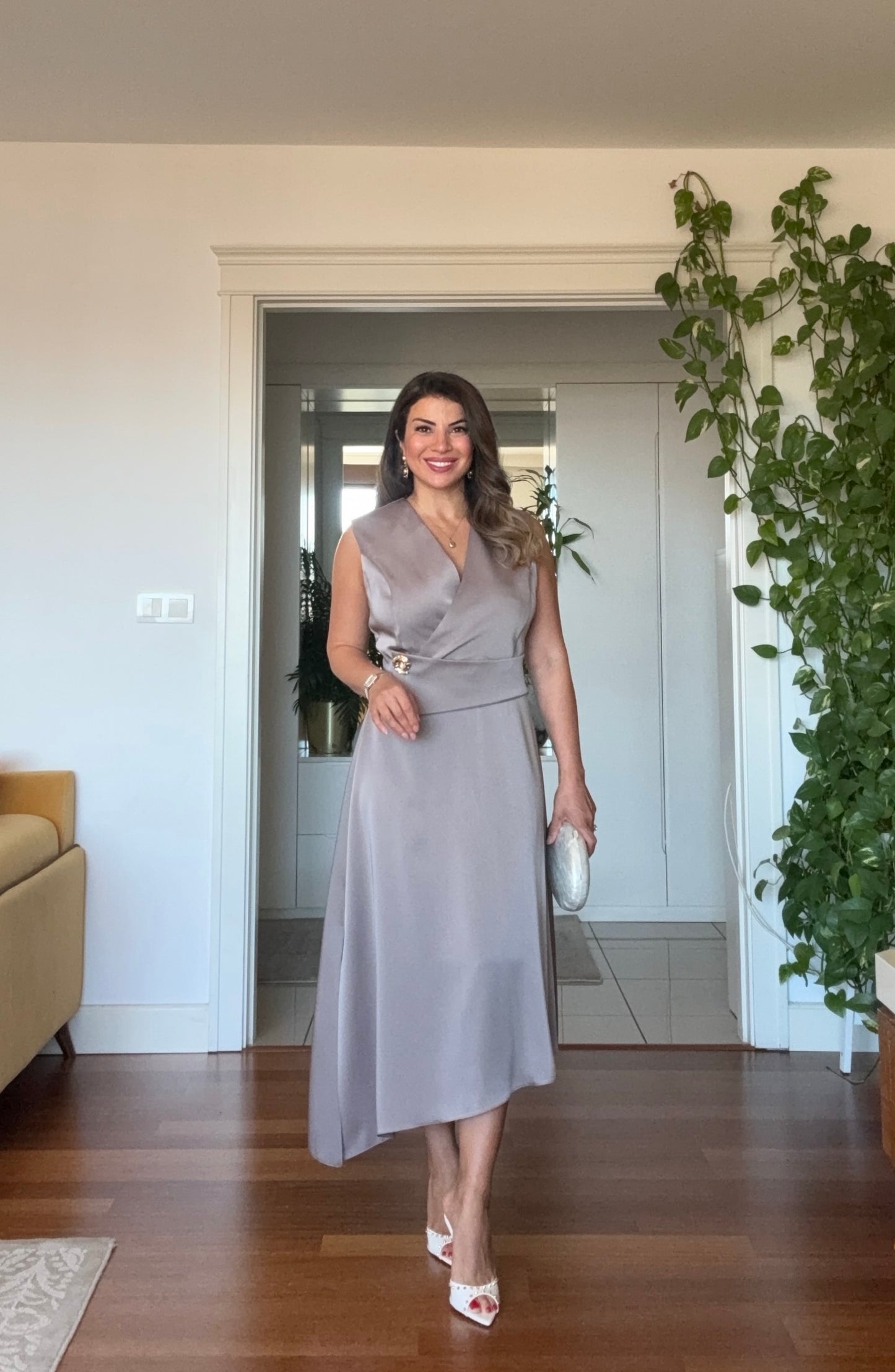 GOLD DÜĞME DETAYLI ELBİSE - VİZON