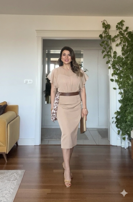 ŞİFON DETAYLI KEMER AKSESUARLI MİDİ ELBİSE -BEJ