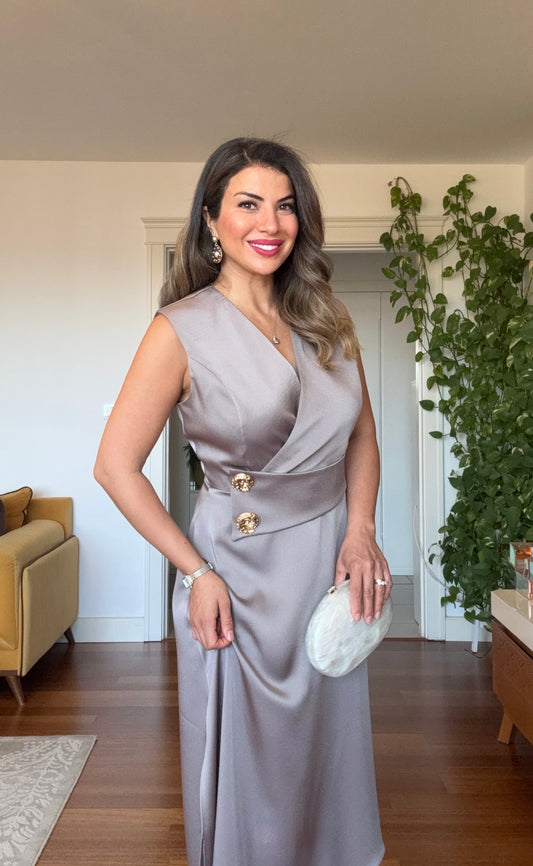 GOLD DÜĞME DETAYLI ELBİSE - VİZON