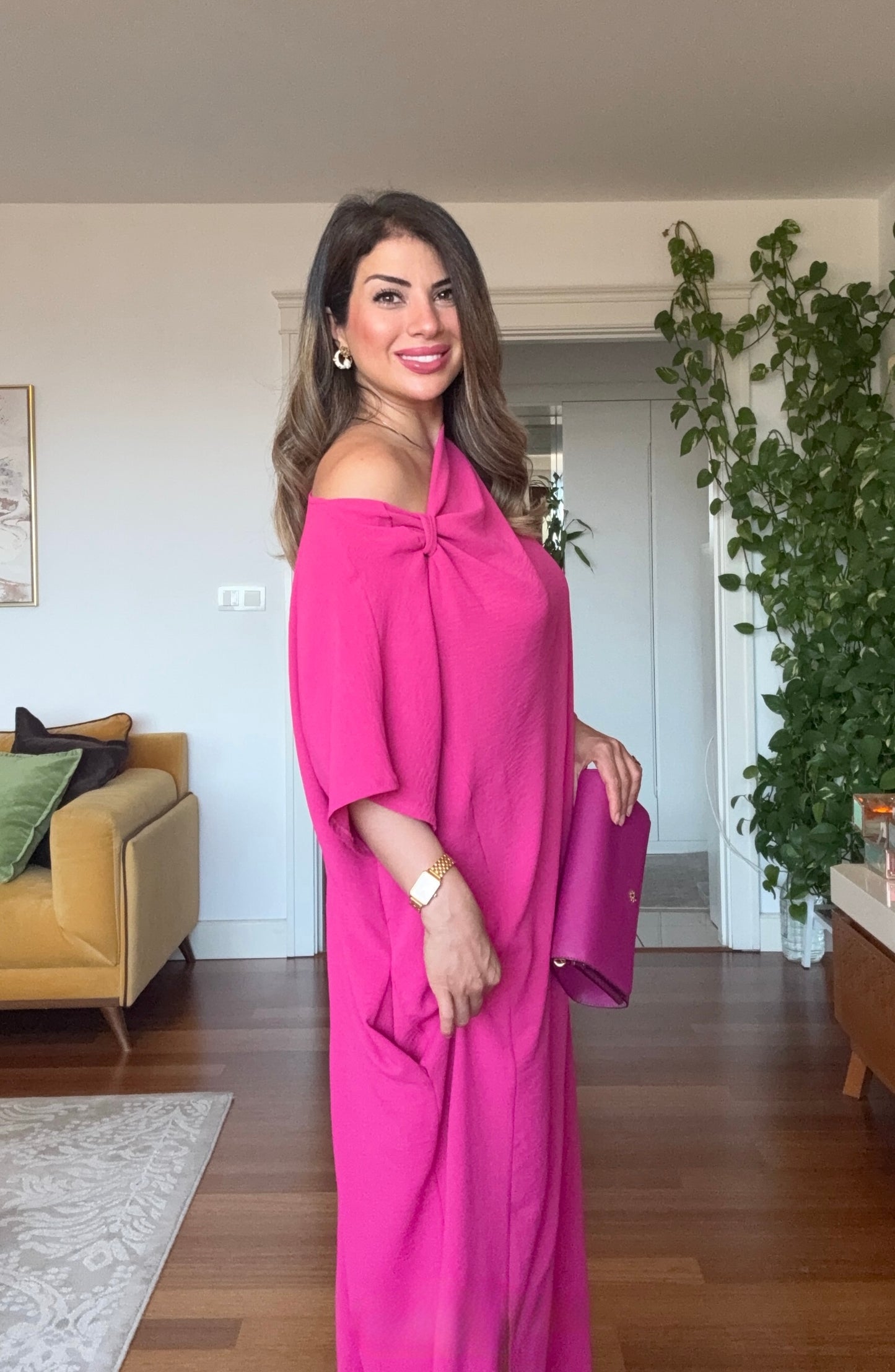 ASİMETRİK OMUZ DETAYLI MAKSİ ELBİSE – FUSYA